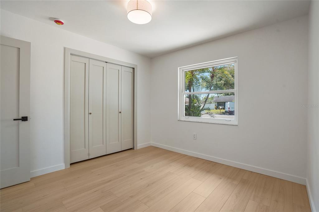 2370 Robyn Court Dunedin, FL 34698 - Photo 28 of 37 an empty room with windows