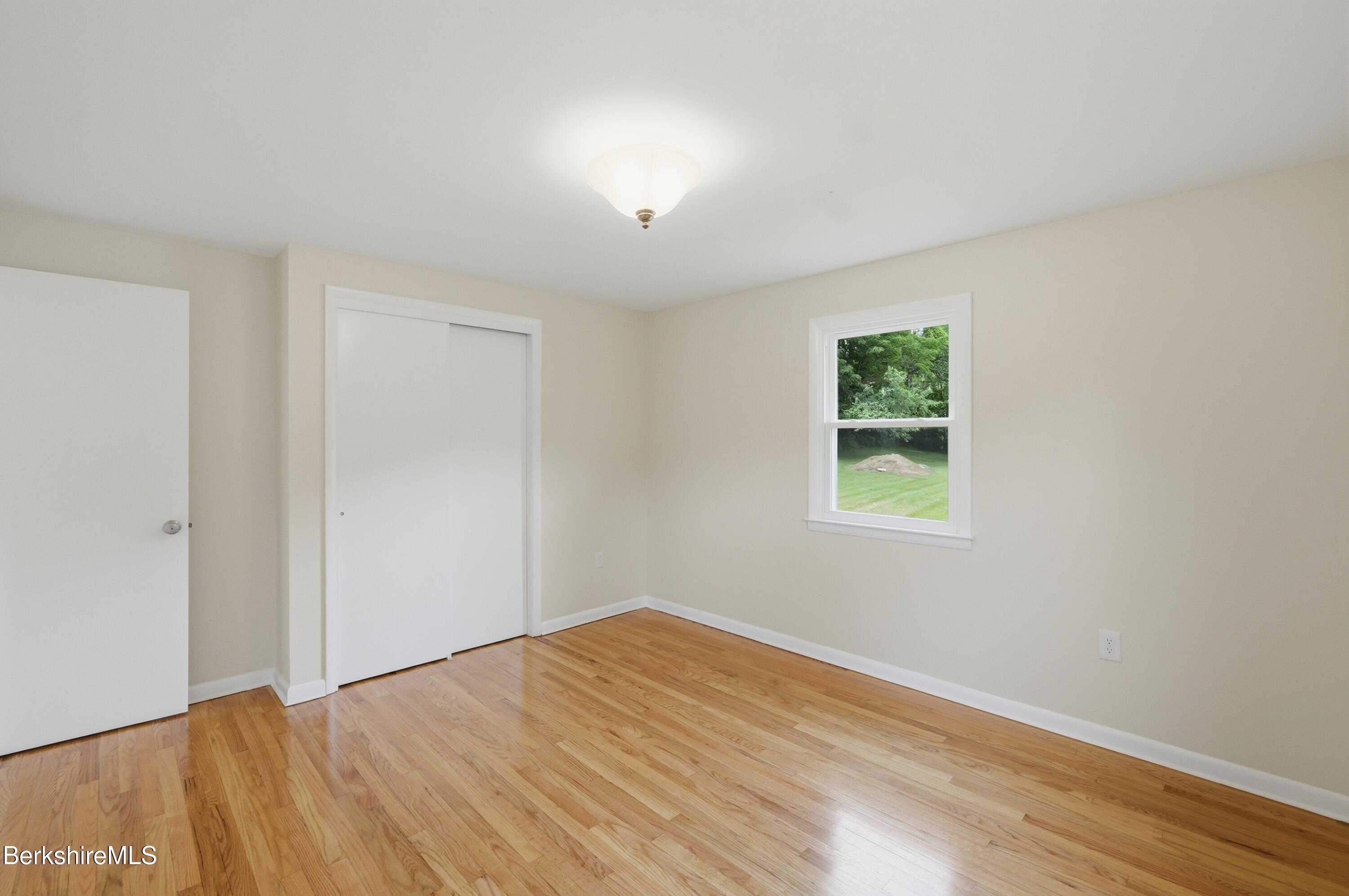 184 Melbourne Road Pittsfield, MA 01201 - Photo 19 of 36 Bedroom 1