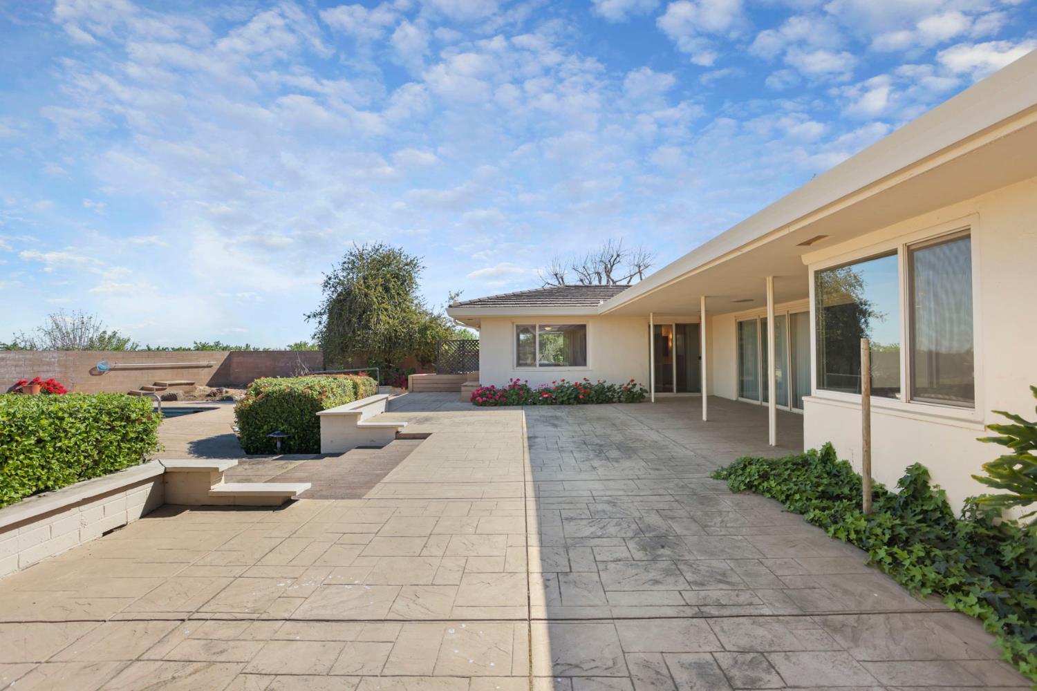 2465 Vernalis Road Tracy, CA 95304 - Photo 36 of 55 a view of a house with sitting area and a garden