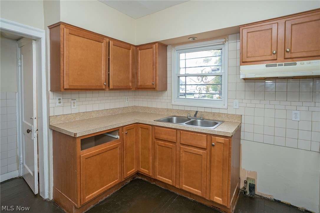 17018 Endora Road Cleveland, OH 44112 - Photo 4 of 33
