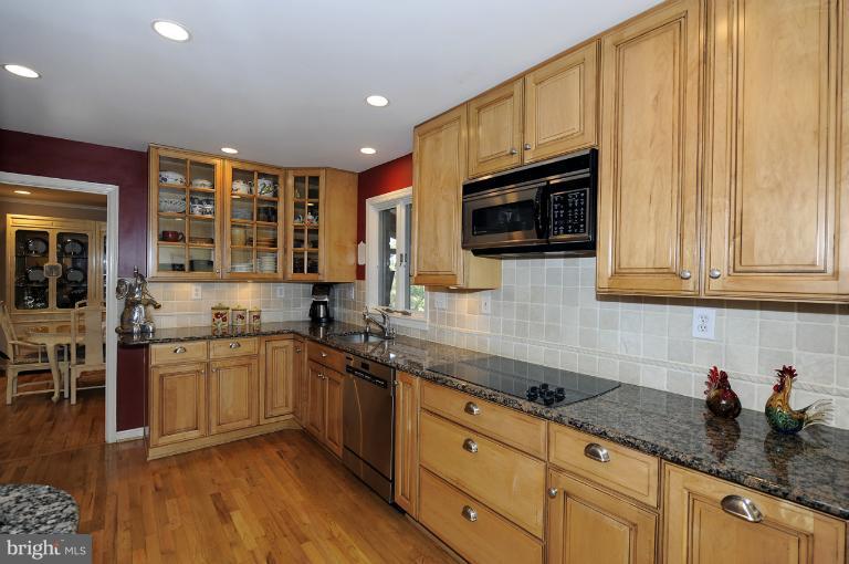 11011 Old Coach Road Potomac, MD 20854 - Photo 11 of 22 Kitchen