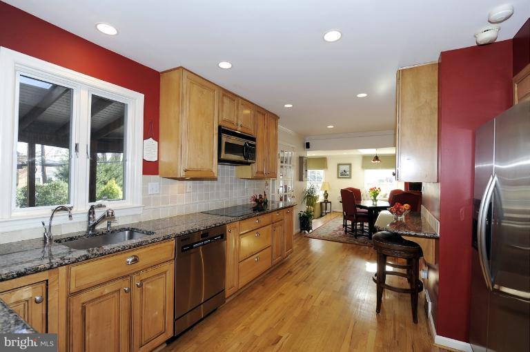 11011 Old Coach Road Potomac, MD 20854 - Photo 17 of 22 Kitchen