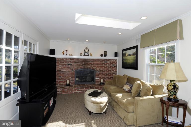 11011 Old Coach Road Potomac, MD 20854 - Photo 3 of 22 Family Room
