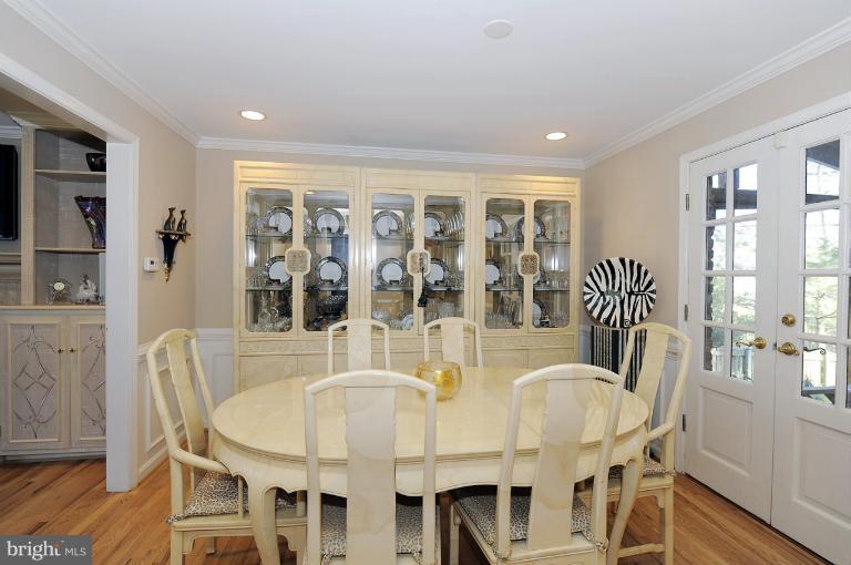 11011 Old Coach Road Potomac, MD 20854 - Photo 8 of 22 Dining Room