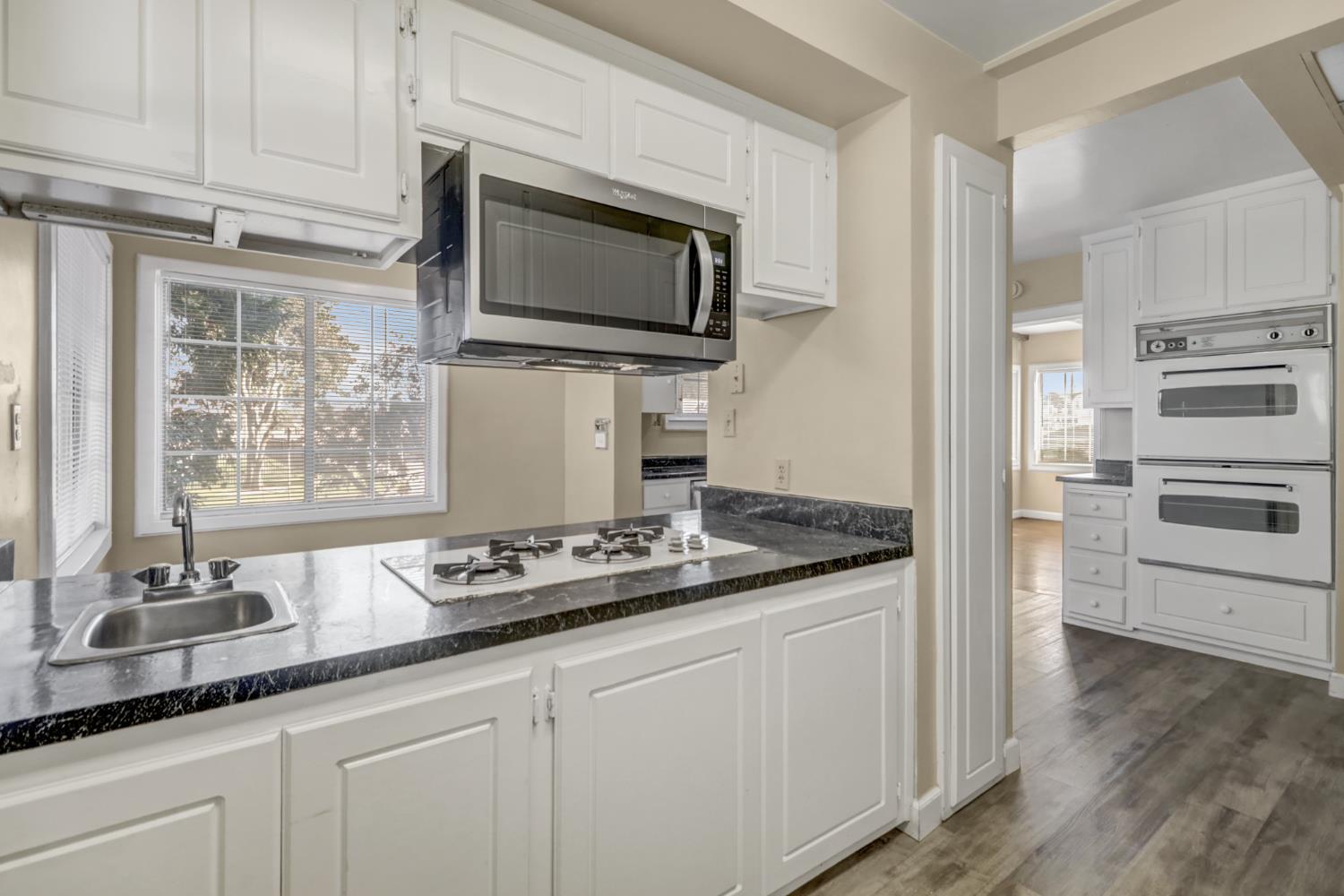 2763 Coleman Way Sacramento, CA 95818 - Photo 12 of 64