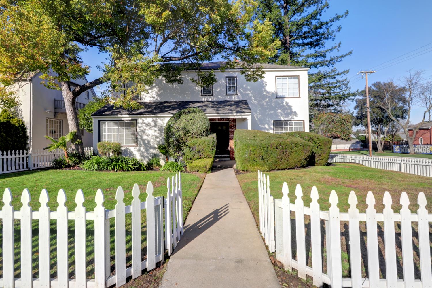 2763 Coleman Way Sacramento, CA 95818 - Photo 2 of 64