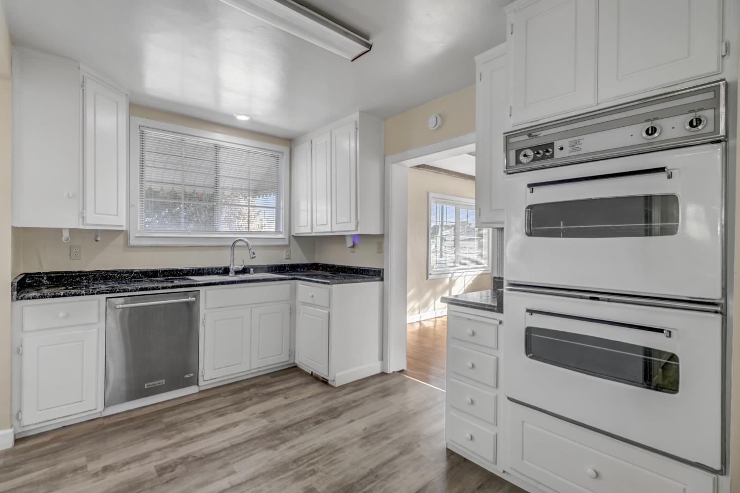 2763 Coleman Way Sacramento, CA 95818 - Photo 10 of 64