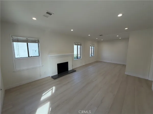 $3,850 | 3357 Honolulu Avenue, La Crescenta, CA 91214