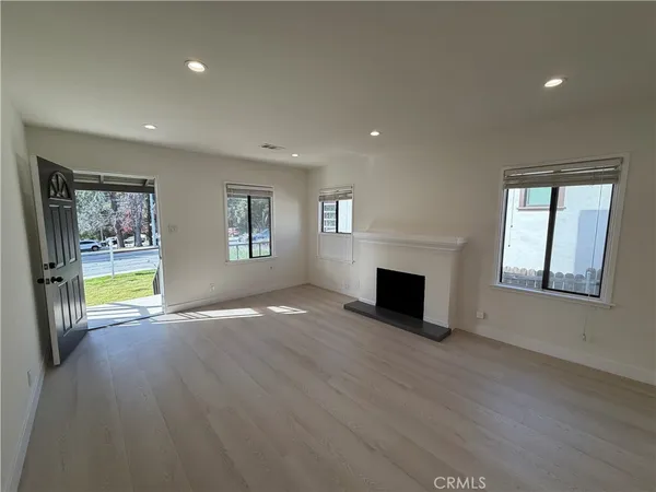 $3,850 | 3357 Honolulu Avenue, La Crescenta, CA 91214