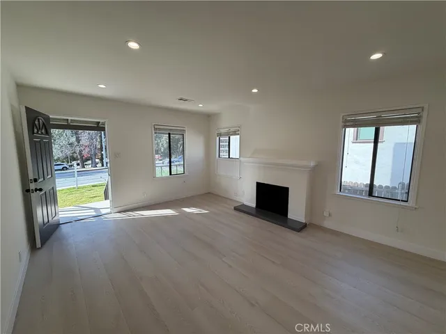 $4,300 | 3357 Honolulu Avenue, La Crescenta, CA 91214
