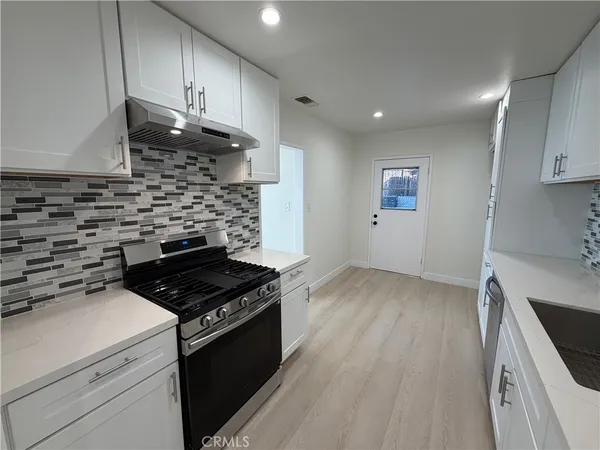 $3,850 | 3357 Honolulu Avenue, La Crescenta, CA 91214