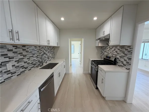 $3,850 | 3357 Honolulu Avenue, La Crescenta, CA 91214