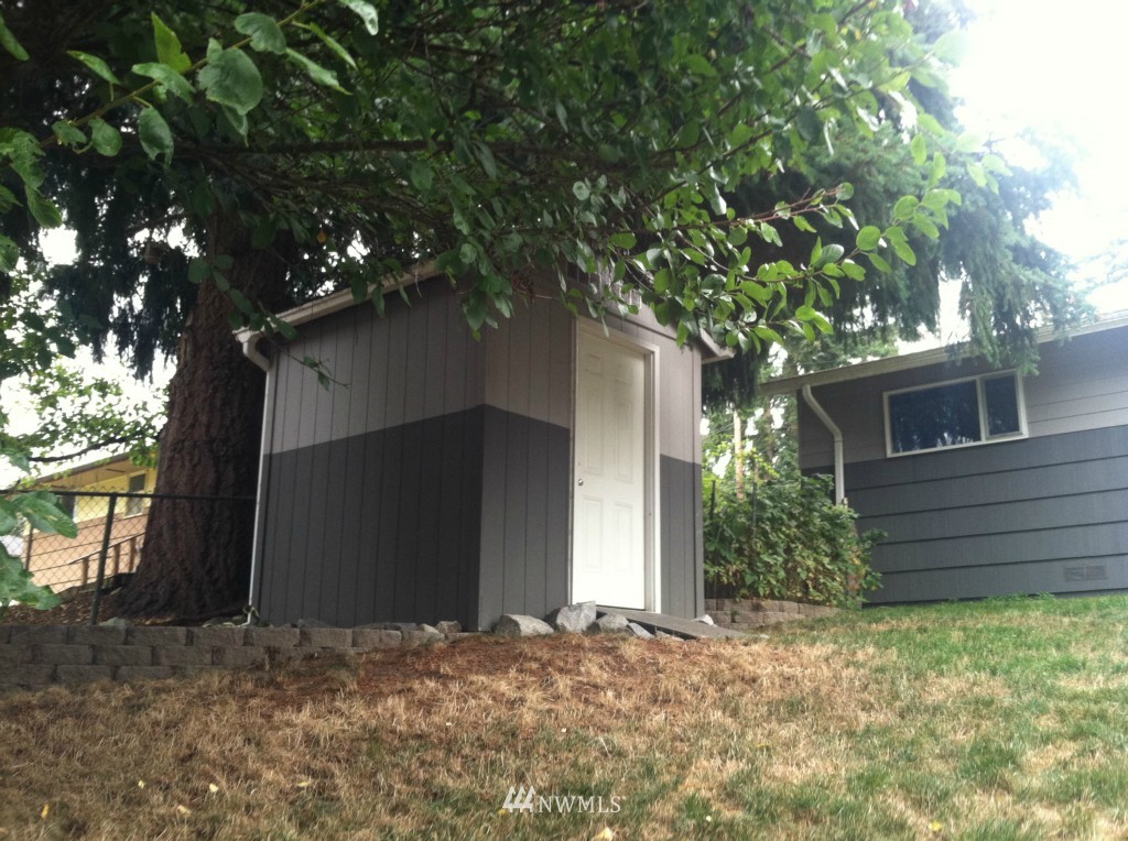 7833 200th Street Southwest Edmonds, WA 98026 - Photo 13 of 25 Gallery Image 13
