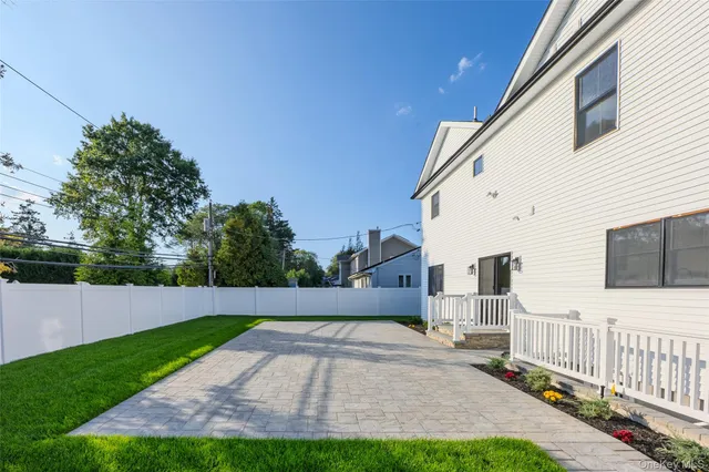 a view of back yard of the house