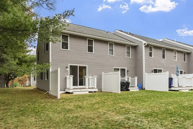 a view of a house with backyard