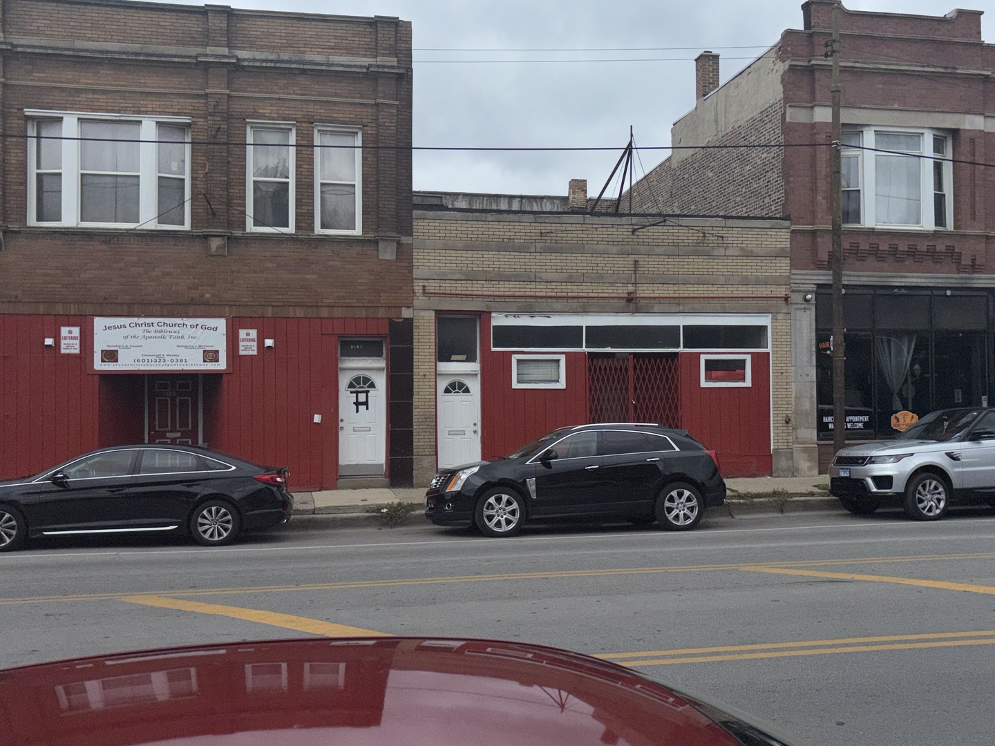 a car parked in front of a building