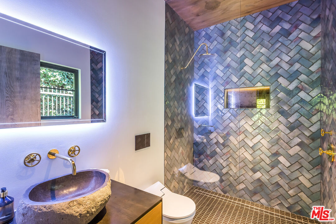 1707 Rising Glen Road Los Angeles, CA 90069 - Photo 41 of 54