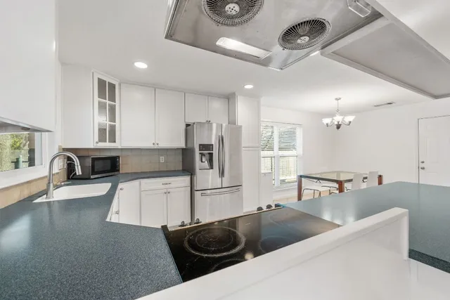 $2,600 | 11904 Highland Oaks Trail, Austin, TX 78759