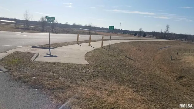 $430,000 | 4 North Frontage Road, Carterville, IL 62918