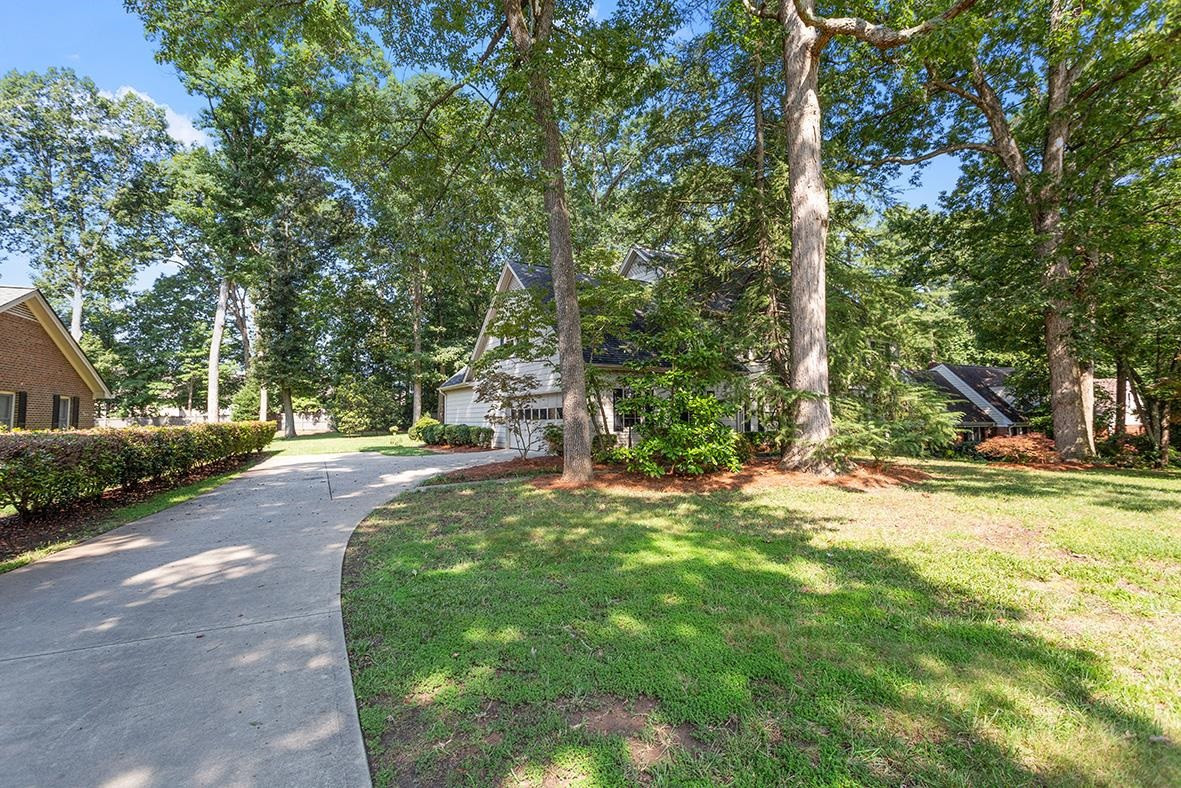 9441 Springdale Drive Raleigh, NC 27613 - Photo 4 of 33 Photo 4