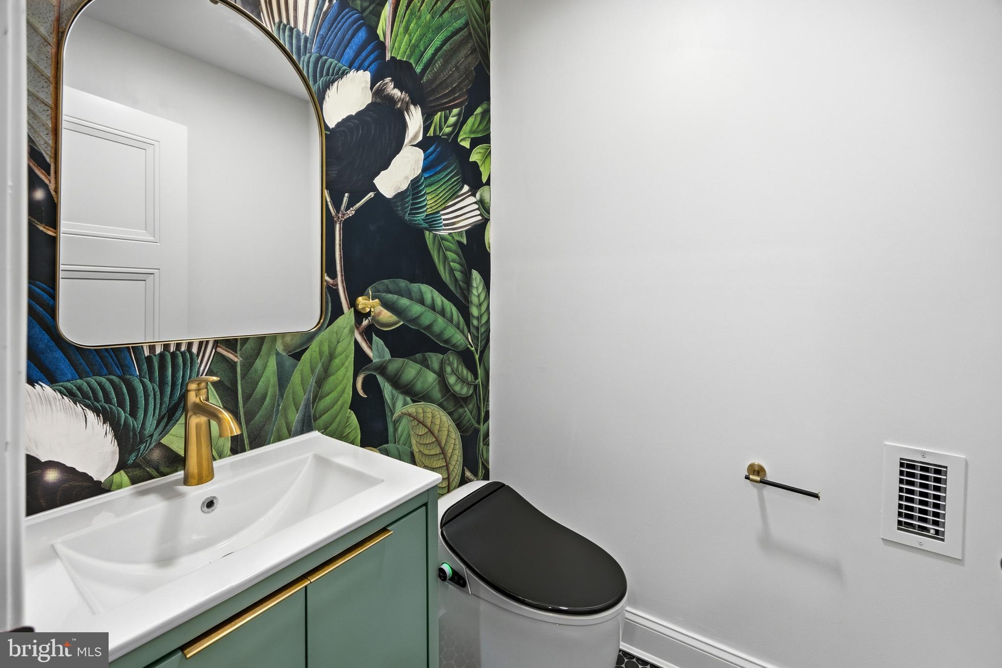 552 North 18th Street Philadelphia, PA 19130 - Photo 21 of 51 a bathroom with a toilet sink and mirror