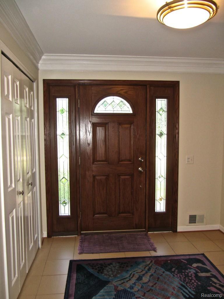 347 Lake Forest Road Rochester, MI 48309 - Photo 19 of 58 Beautiful Front Entrance