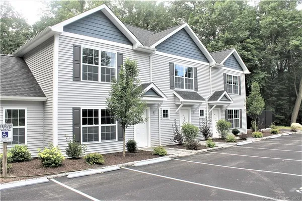 $2,650 | 9 Goodhill Road, Unit 202, Bethel, CT 06801