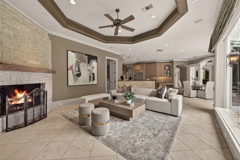 $4,200,000 | 835 Echo Lane, Hedwig Village, TX 77024
