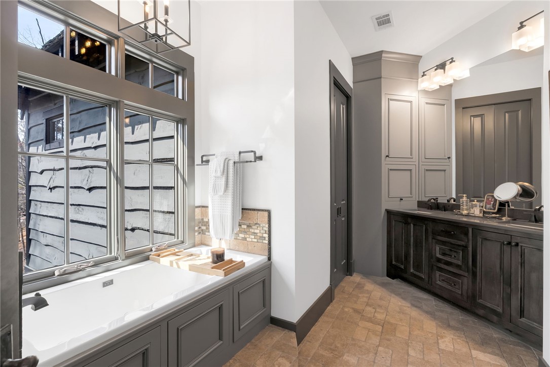 231 Quay Court Sunset, SC 29685 - Photo 18 of 48 Primary Bathroom