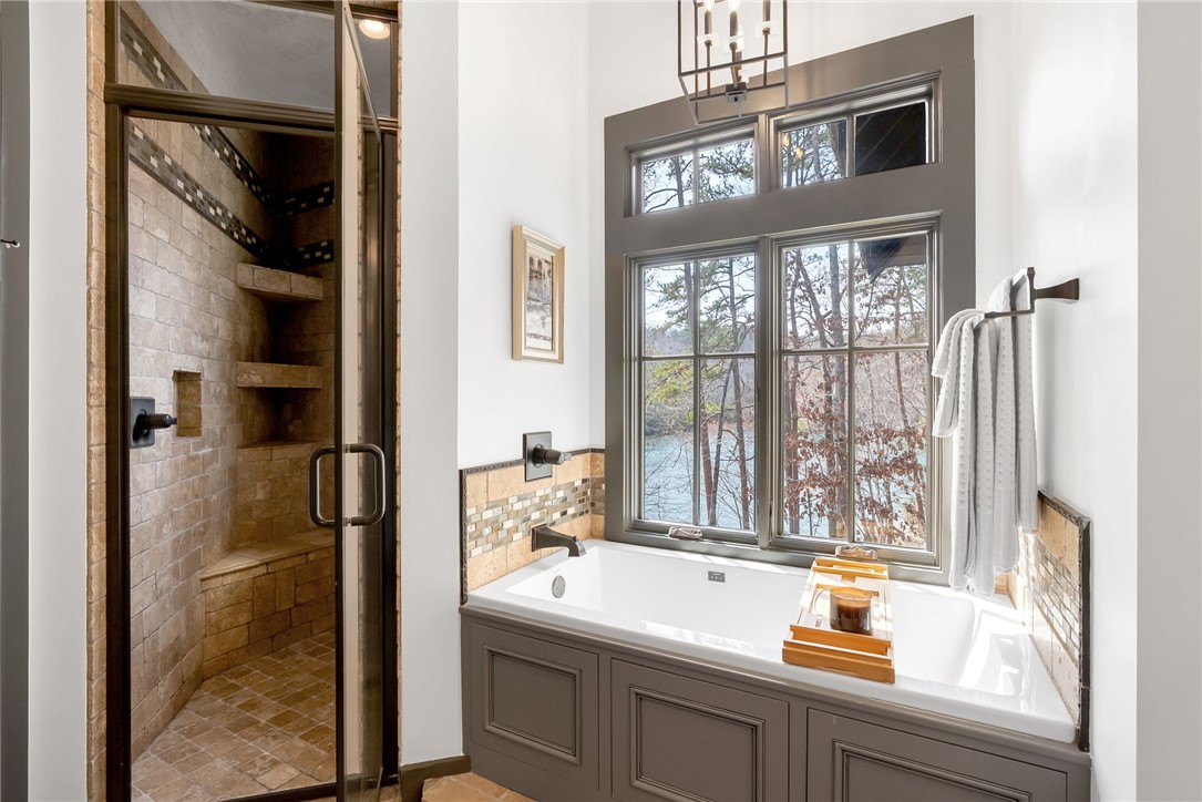 231 Quay Court Sunset, SC 29685 - Photo 19 of 48 Primary Bathroom