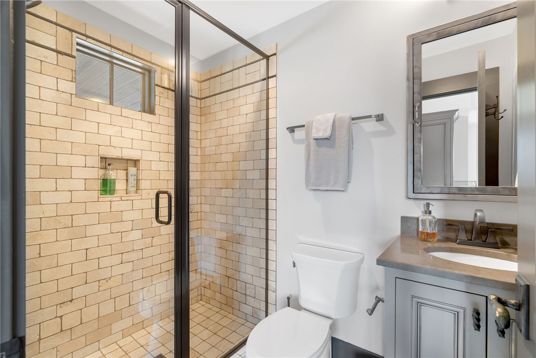 231 Quay Court Sunset, SC 29685 - Photo 42 of 48 Full Bath in Apartment over the garage.