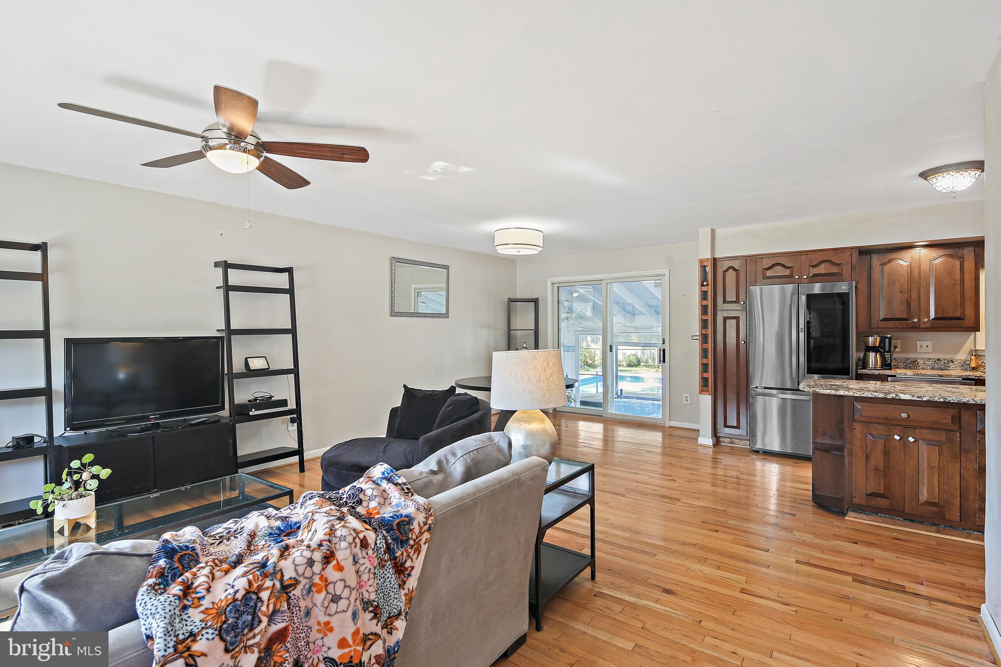 532 Park Road Severna Park, MD 21146 - Photo 12 of 60 Living Room