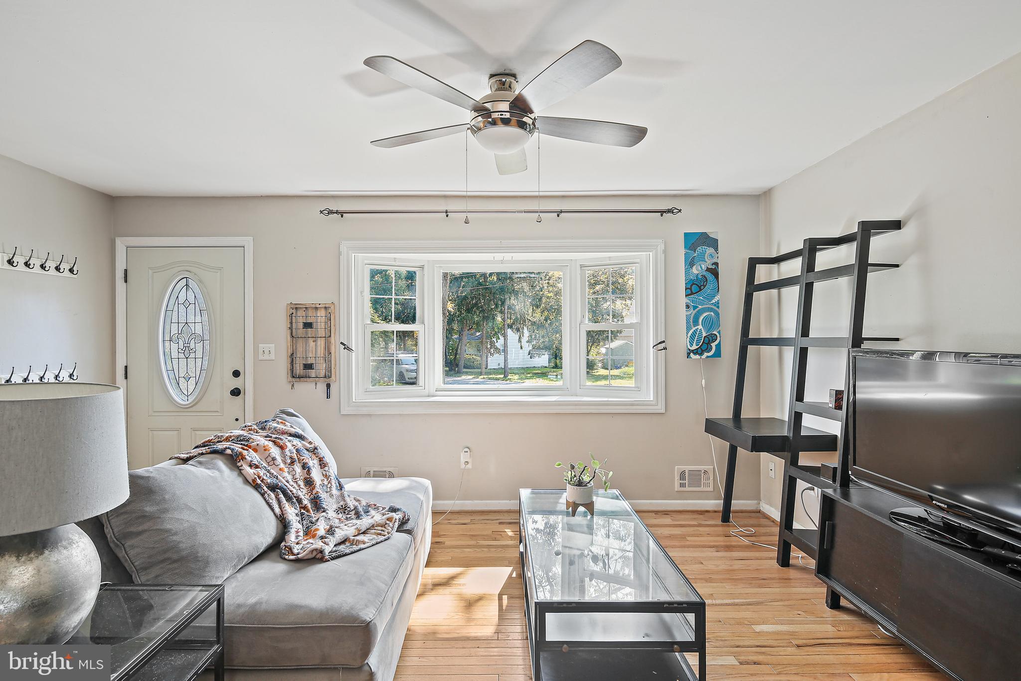 532 Park Road Severna Park, MD 21146 - Photo 3 of 60 Light-Filled Open Floorplan
