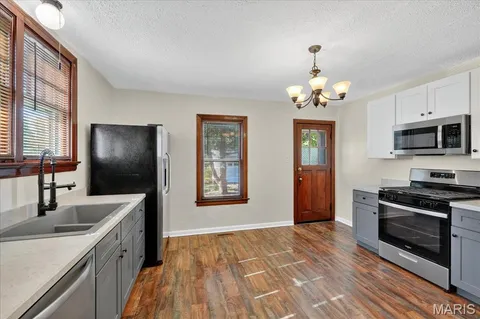 $450,000 | 7114 Drury Lane, St. Louis, MO 63143