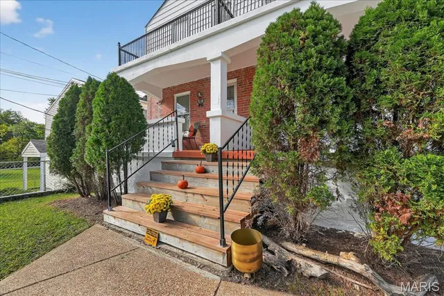 $450,000 | 7114 Drury Lane, St. Louis, MO 63143