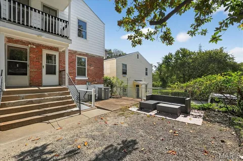 $450,000 | 7114 Drury Lane, St. Louis, MO 63143