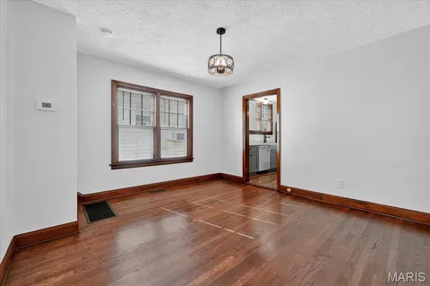 $450,000 | 7114 Drury Lane, St. Louis, MO 63143