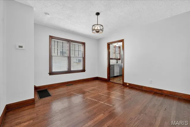 $450,000 | 7114 Drury Lane, St. Louis, MO 63143