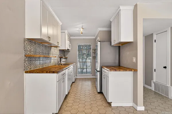 $245,000 | 1045 Shook Avenue, Unit 145H, Olmos Park, TX 78212