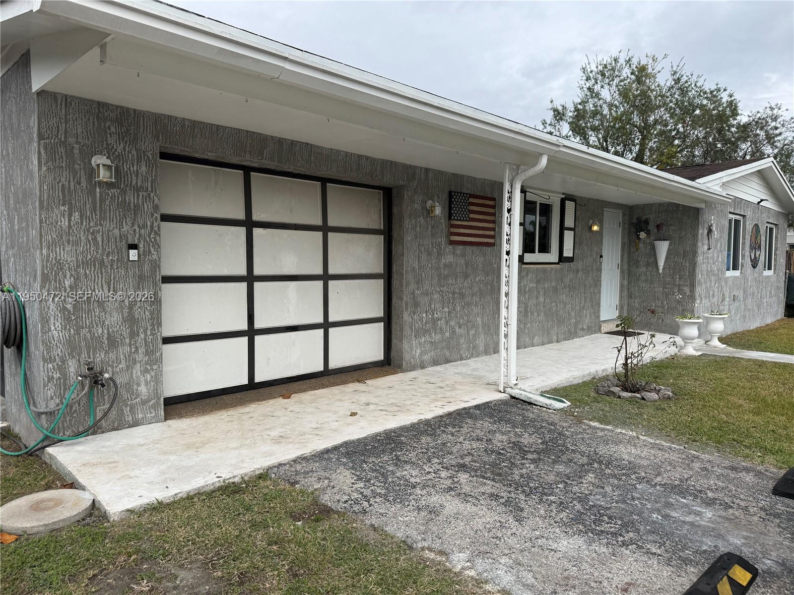 309 Northwest 15th Street Homestead, FL 33030 - Photo 2 of 19 a backyard of a house