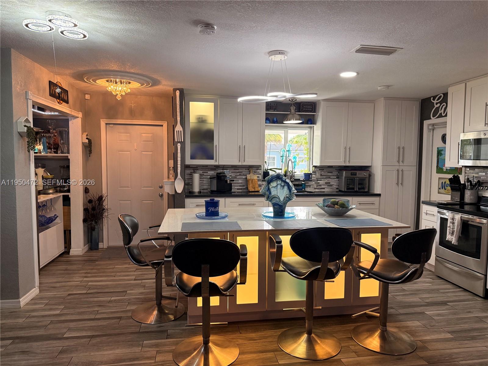 309 Northwest 15th Street Homestead, FL 33030 - Photo 8 of 19 a kitchen with a table and chairs in it