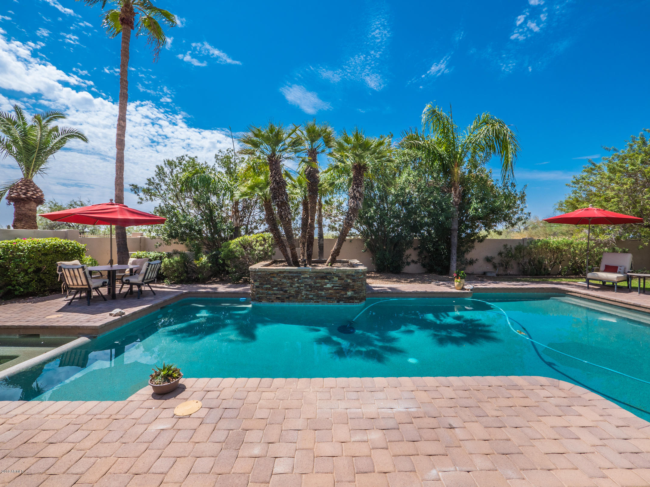 Large LOT Sparkling Pool