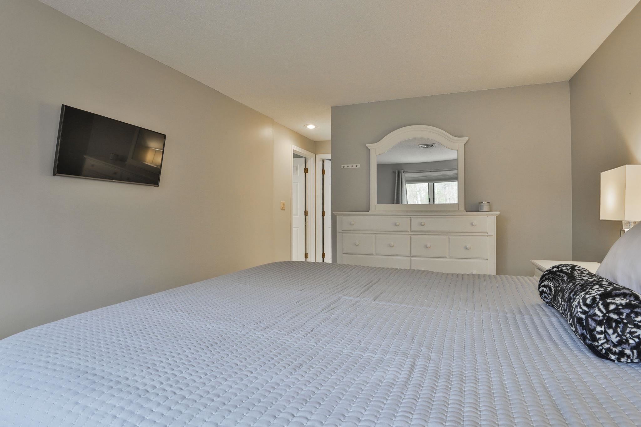 53 Hickory Lane Windham, NH 03087 - Photo 25 of 46