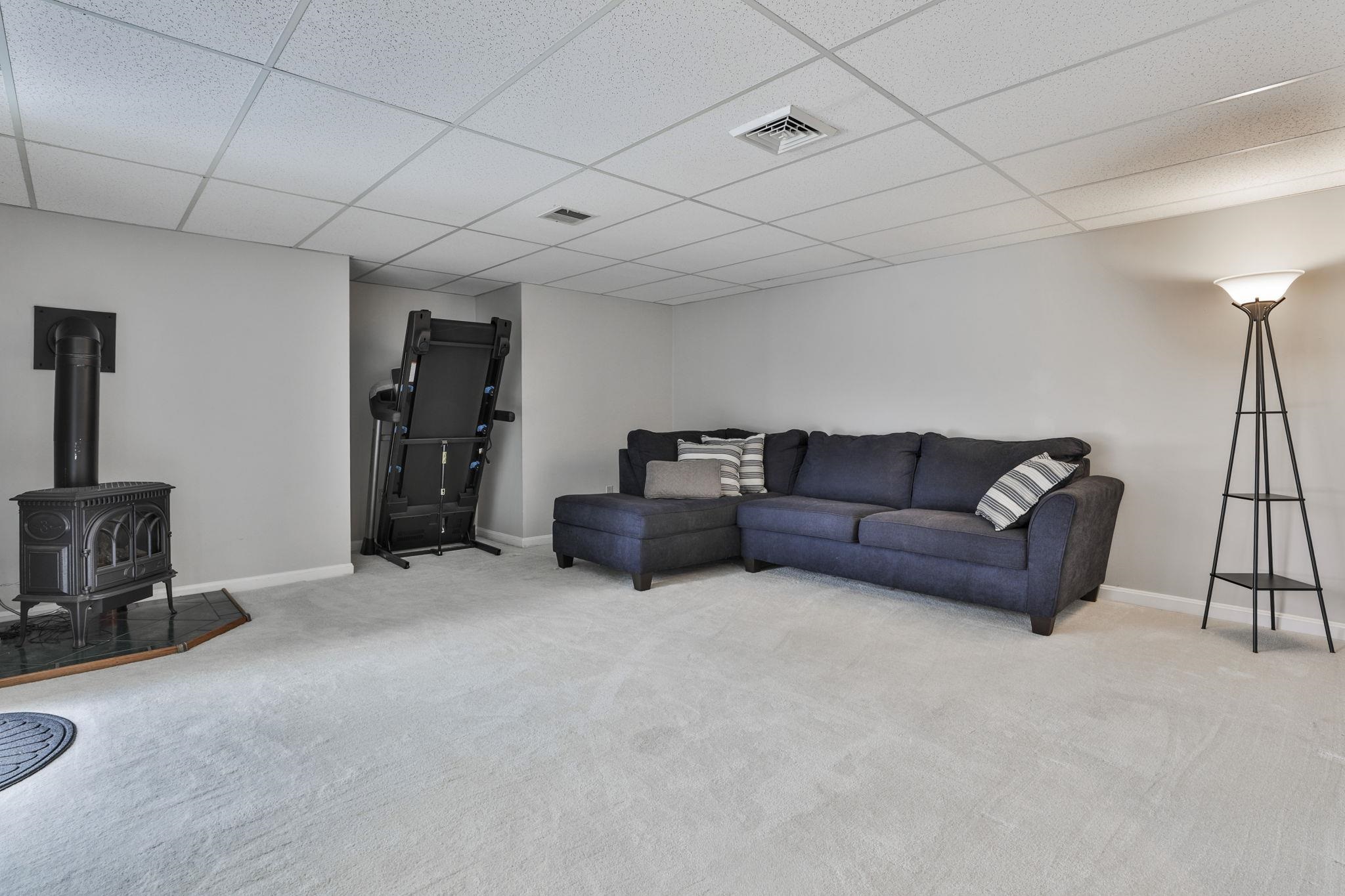 53 Hickory Lane Windham, NH 03087 - Photo 35 of 46