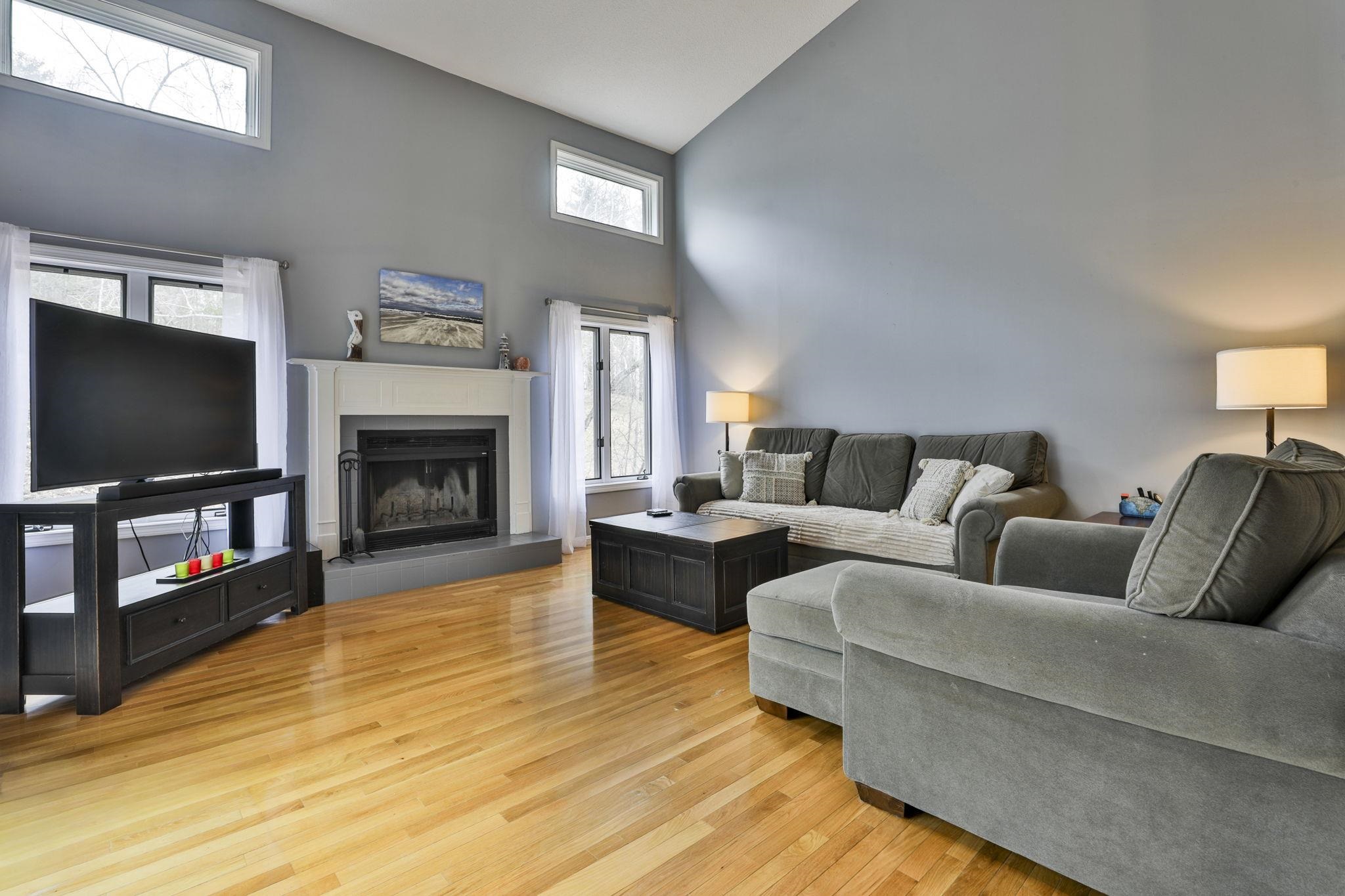 53 Hickory Lane Windham, NH 03087 - Photo 4 of 46