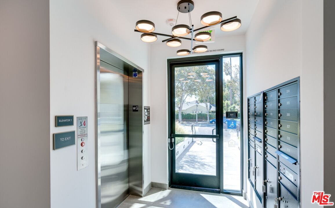 11445 Riverside Drive, Unit 101 North Hollywood, CA 91602 - Photo 15 of 21 a view of a livingroom with a large window