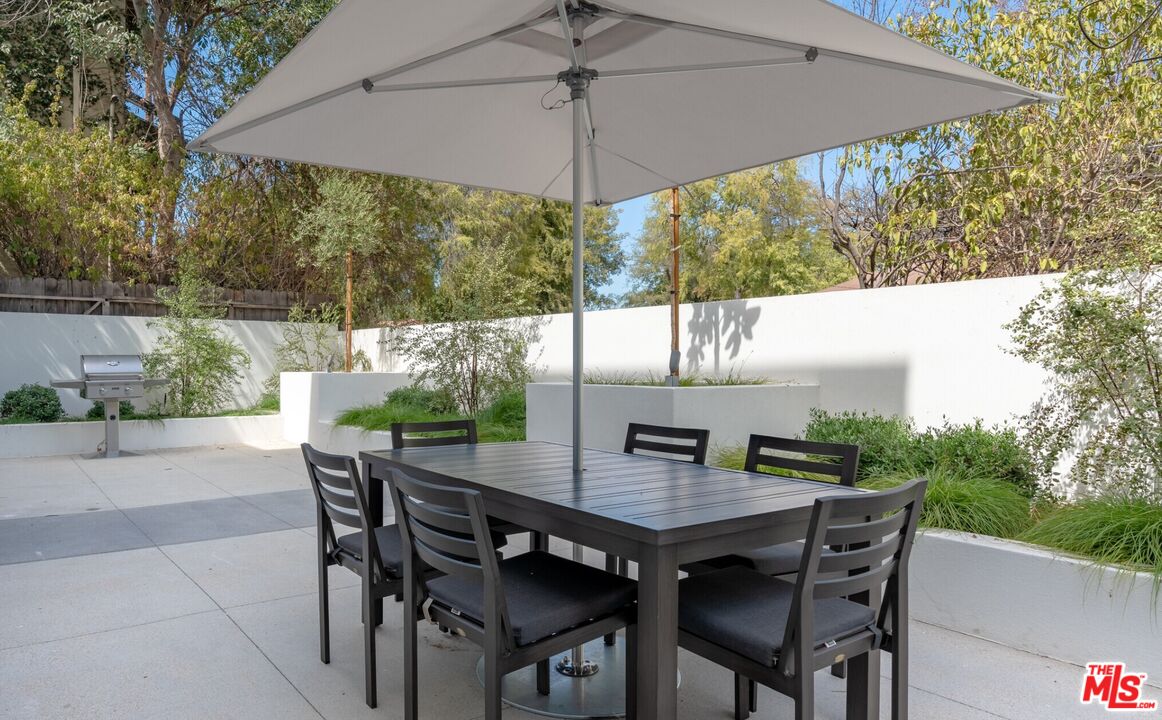 11445 Riverside Drive, Unit 101 North Hollywood, CA 91602 - Photo 19 of 21 a view of backyard with seating space
