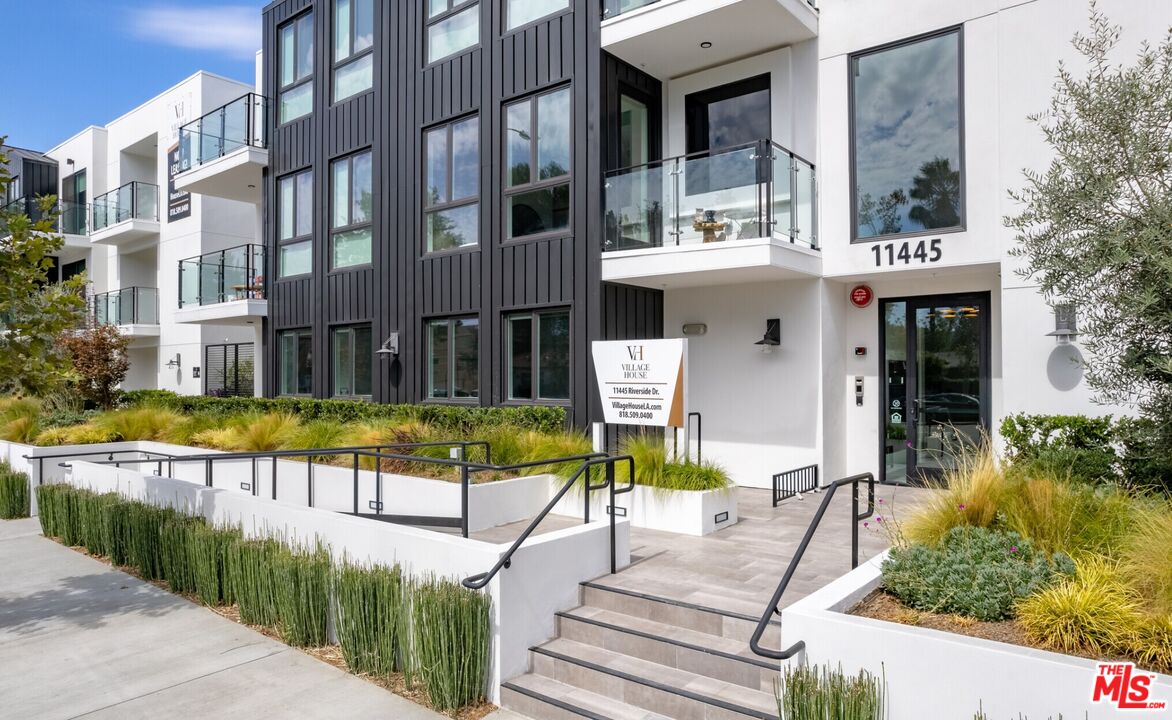 11445 Riverside Drive, Unit 101 North Hollywood, CA 91602 - Photo 3 of 21