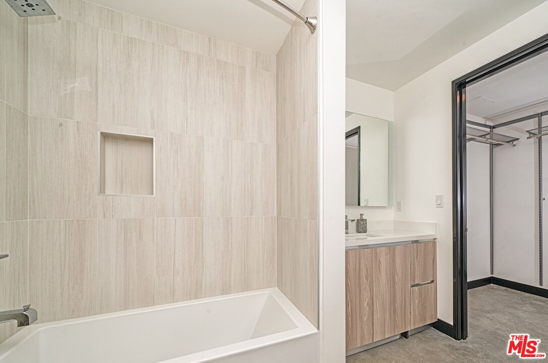 11445 Riverside Drive, Unit 101 North Hollywood, CA 91602 - Photo 9 of 21 a bathroom with a bathtub and a shower