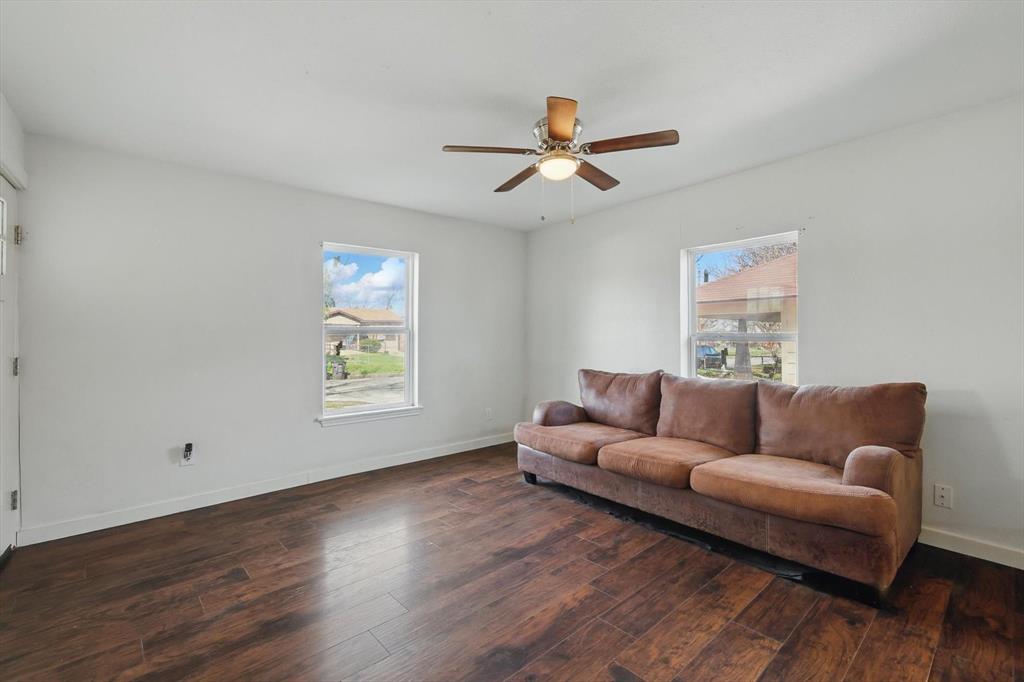 1805 Daniel Street Fort Worth, TX 76104 - Photo 13 of 38 a living room with furniture and a window